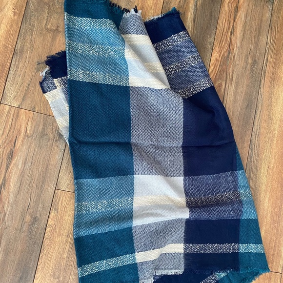 Simonetta blue plaid blanket scarf /NWT/ - Picture 6 of 7